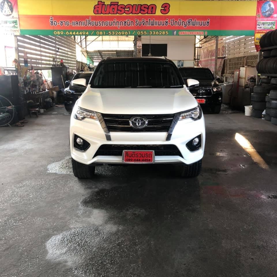 Toyota Fortuner ปี 2018 สีขาว