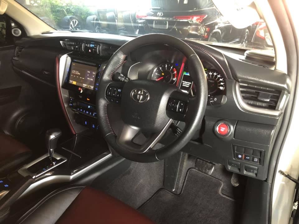 Toyota Fortuner ปี 2018 สีขาว