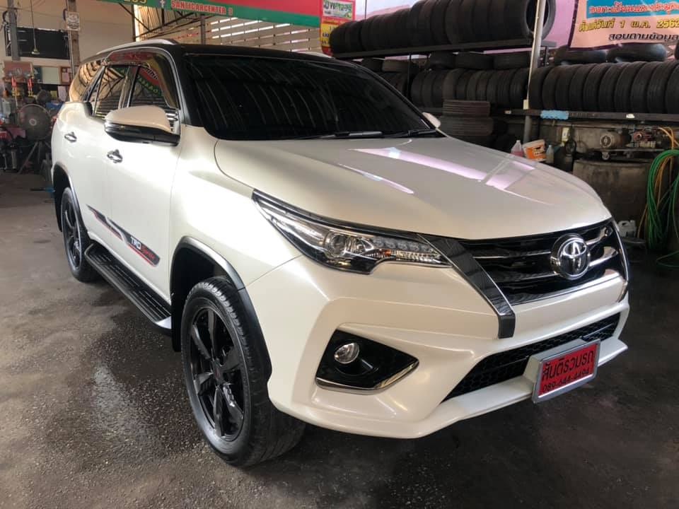 Toyota Fortuner ปี 2018 สีขาว