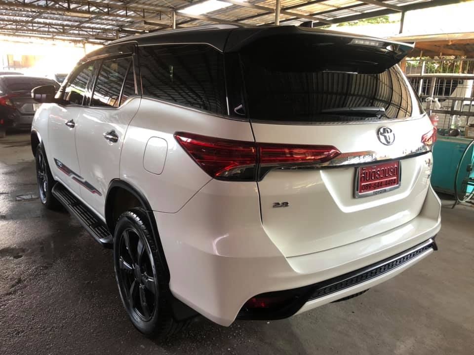 Toyota Fortuner ปี 2018 สีขาว