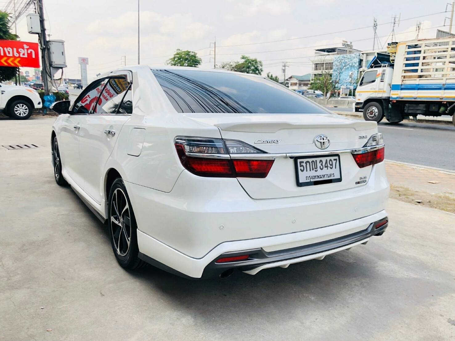 Toyota Camry ไมเนอร์เชนจ์ ปี 2016 สีขาว