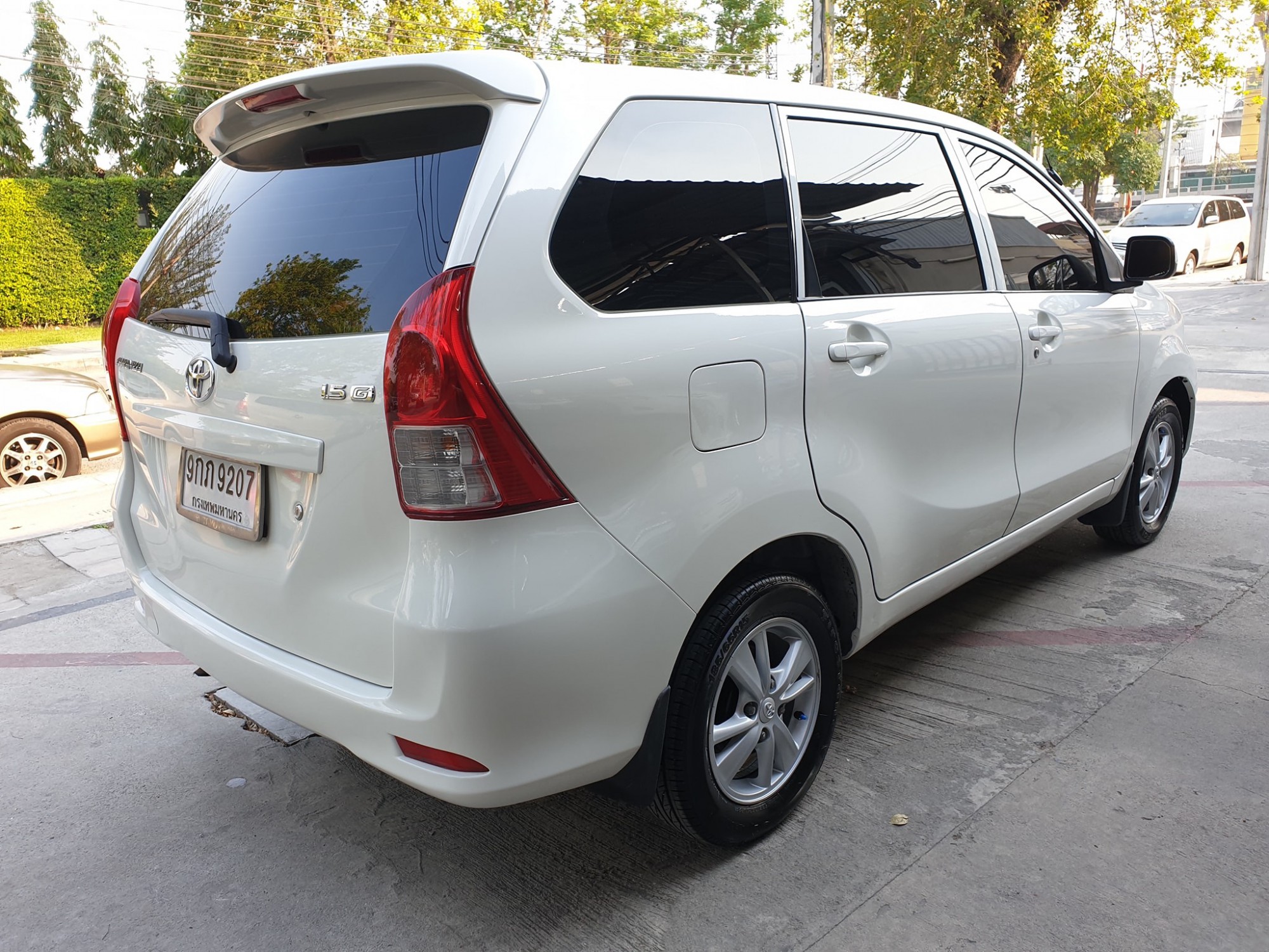Toyota Avanza ปี 2013 สีขาว (รูปที่ 5)