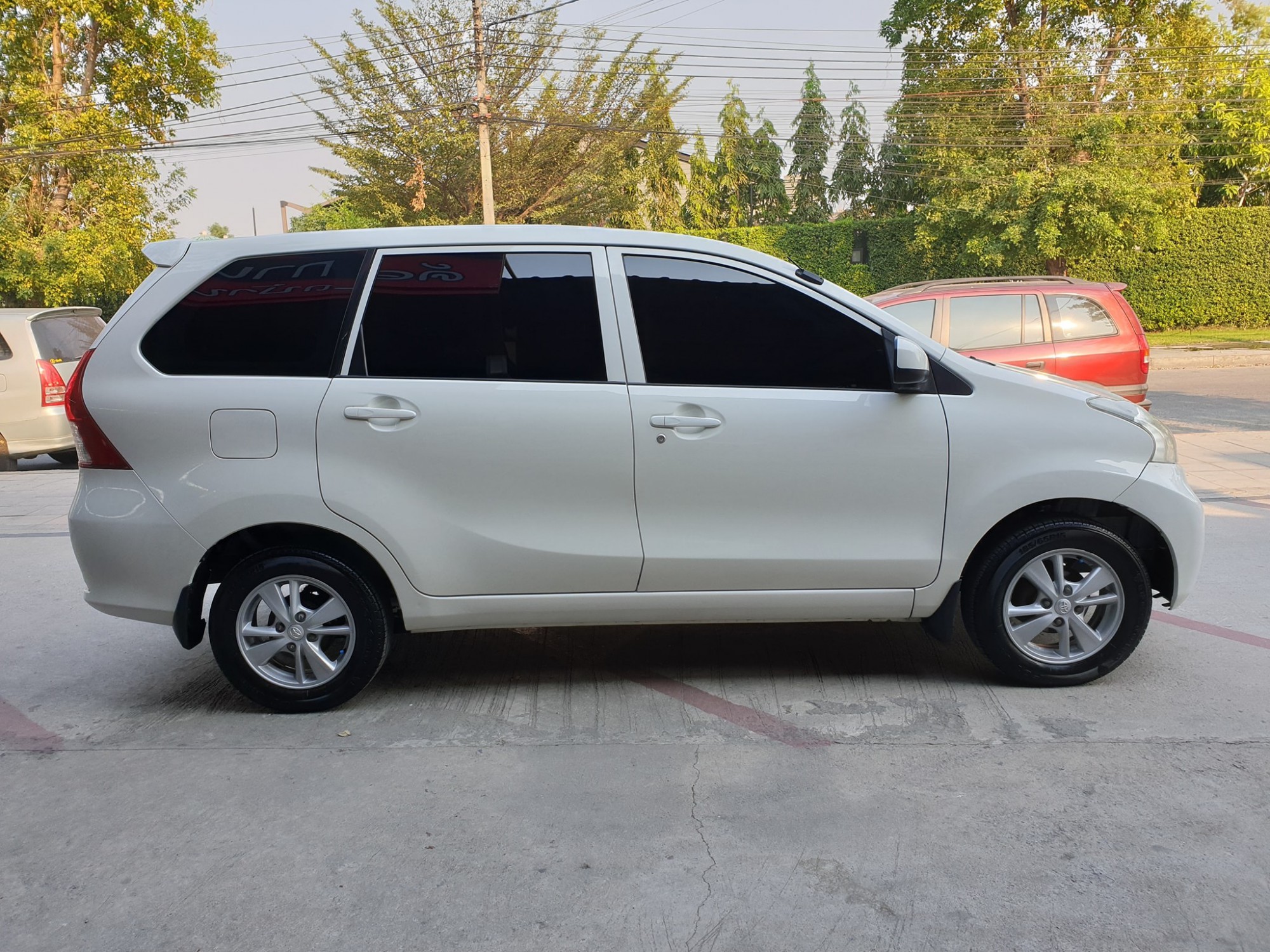 Toyota Avanza ปี 2013 สีขาว (รูปที่ 6)