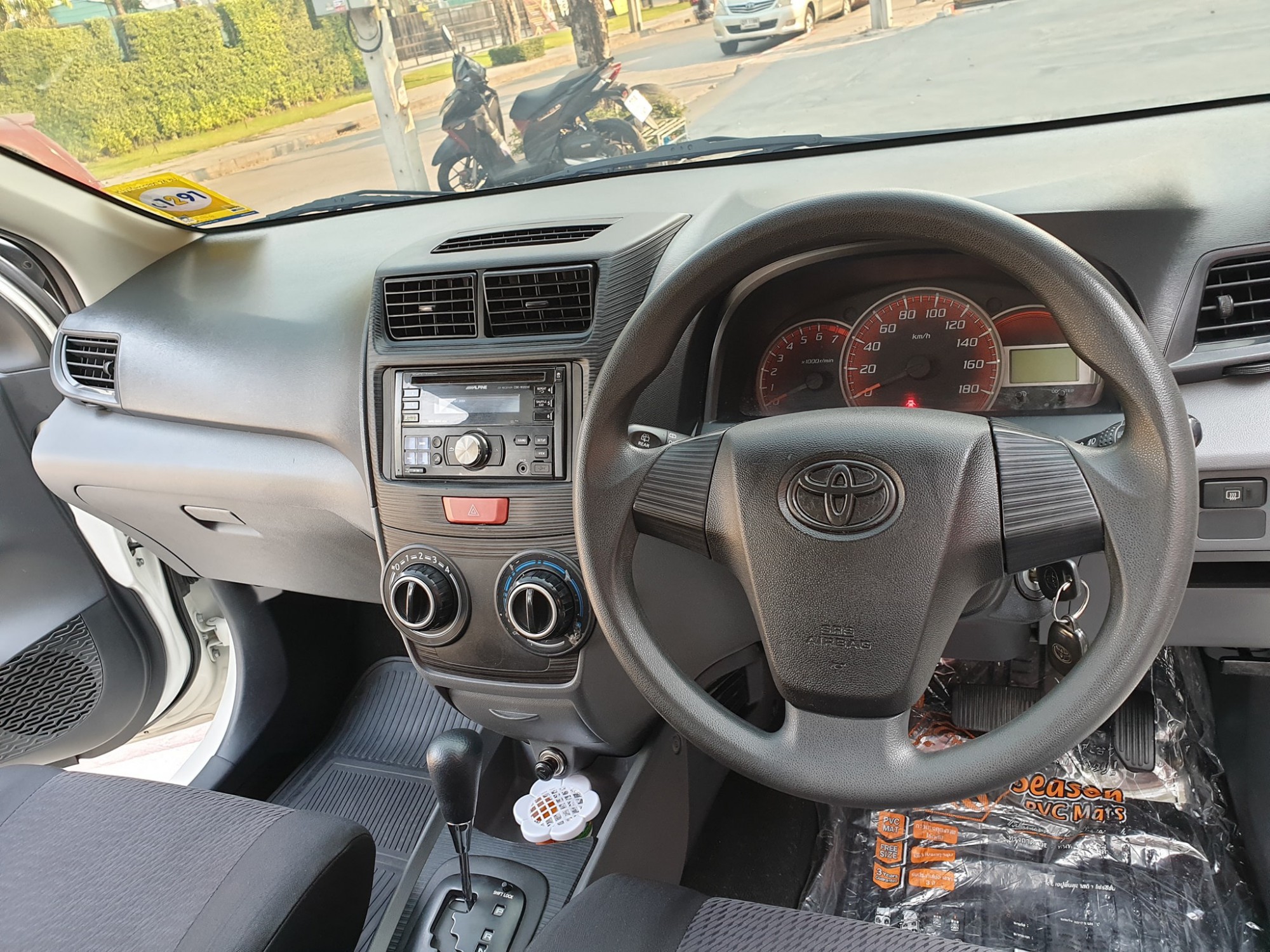 Toyota Avanza ปี 2013 สีขาว (รูปที่ 8)