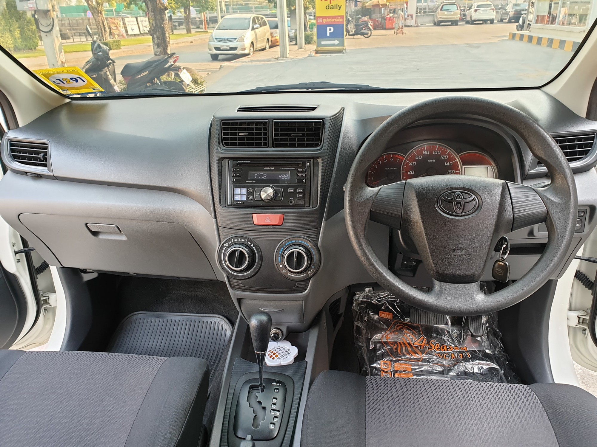 Toyota Avanza ปี 2013 สีขาว (รูปที่ 10)