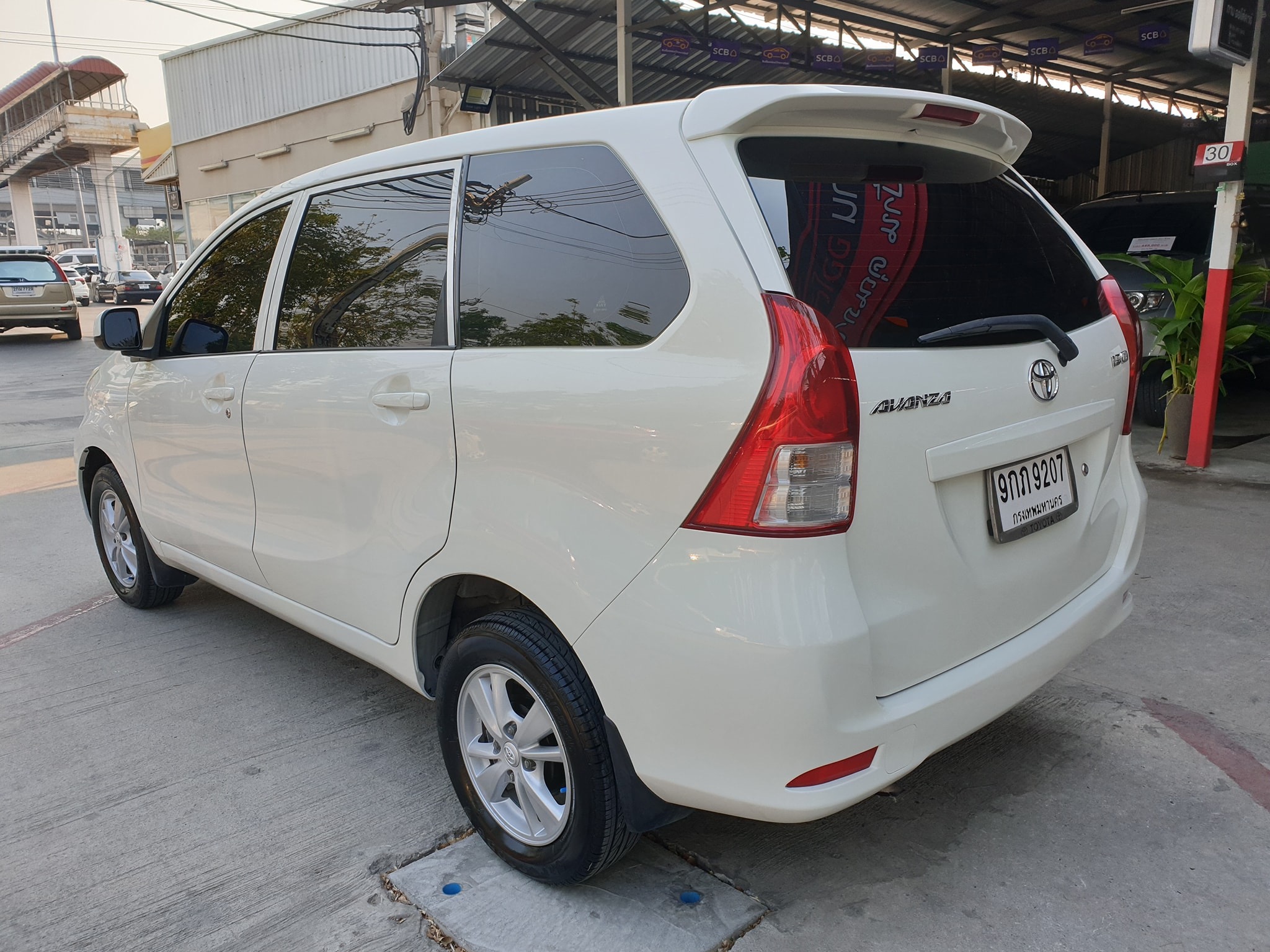 Toyota Avanza ปี 2013 สีขาว (รูปที่ 3)