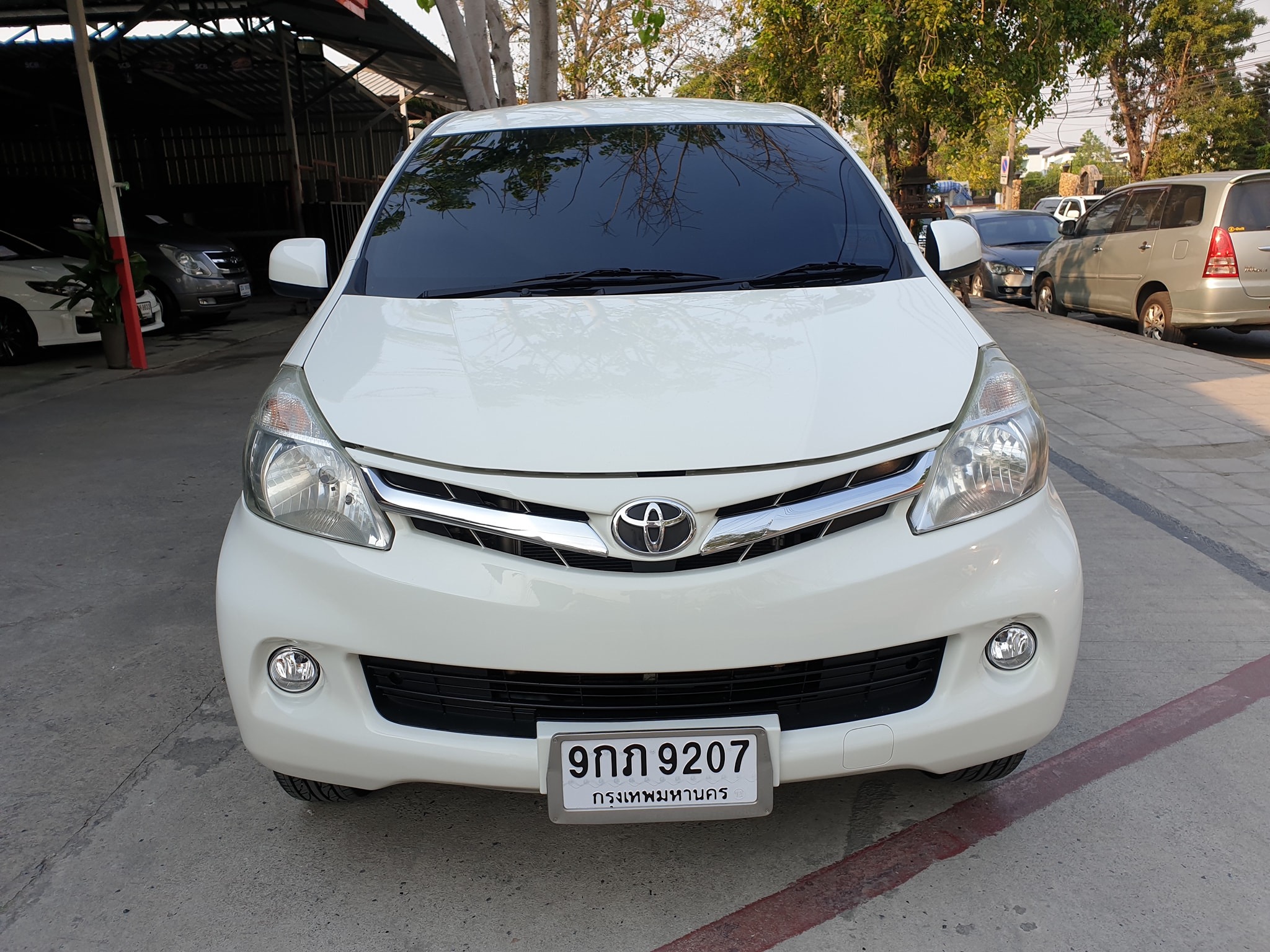 Toyota Avanza ปี 2013 สีขาว (รูปที่ 2)