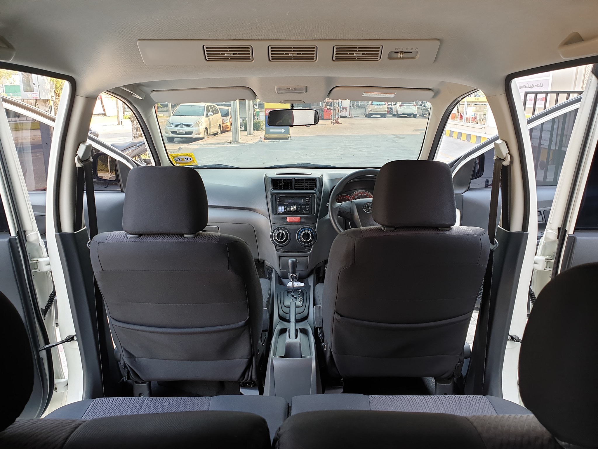 Toyota Avanza ปี 2013 สีขาว (รูปที่ 12)