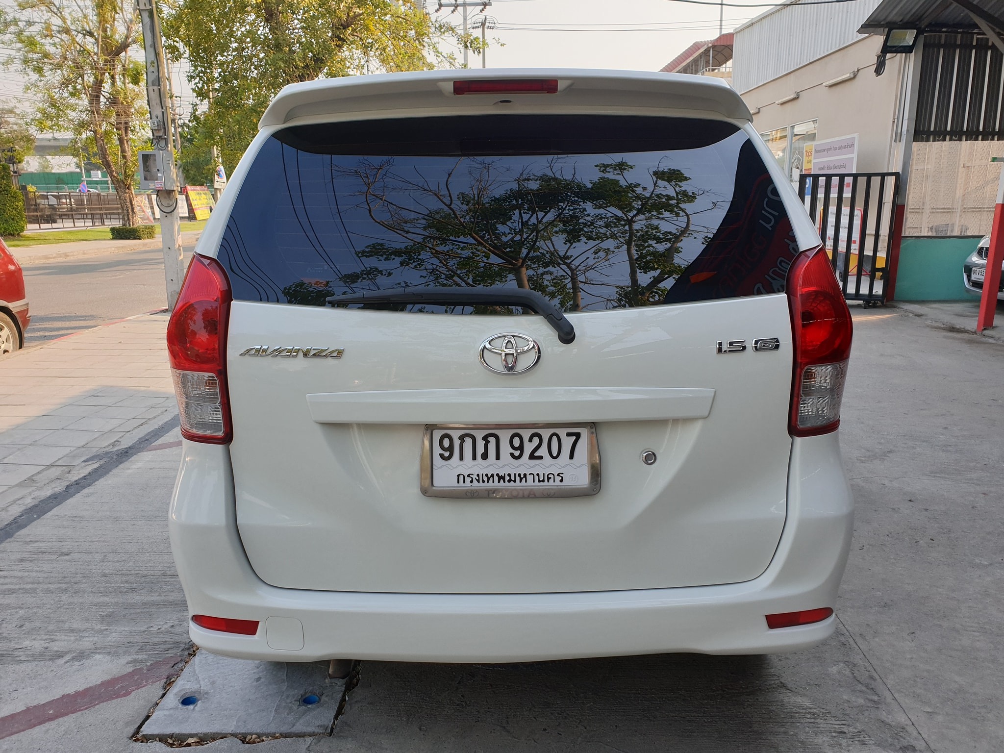 Toyota Avanza ปี 2013 สีขาว (รูปที่ 4)
