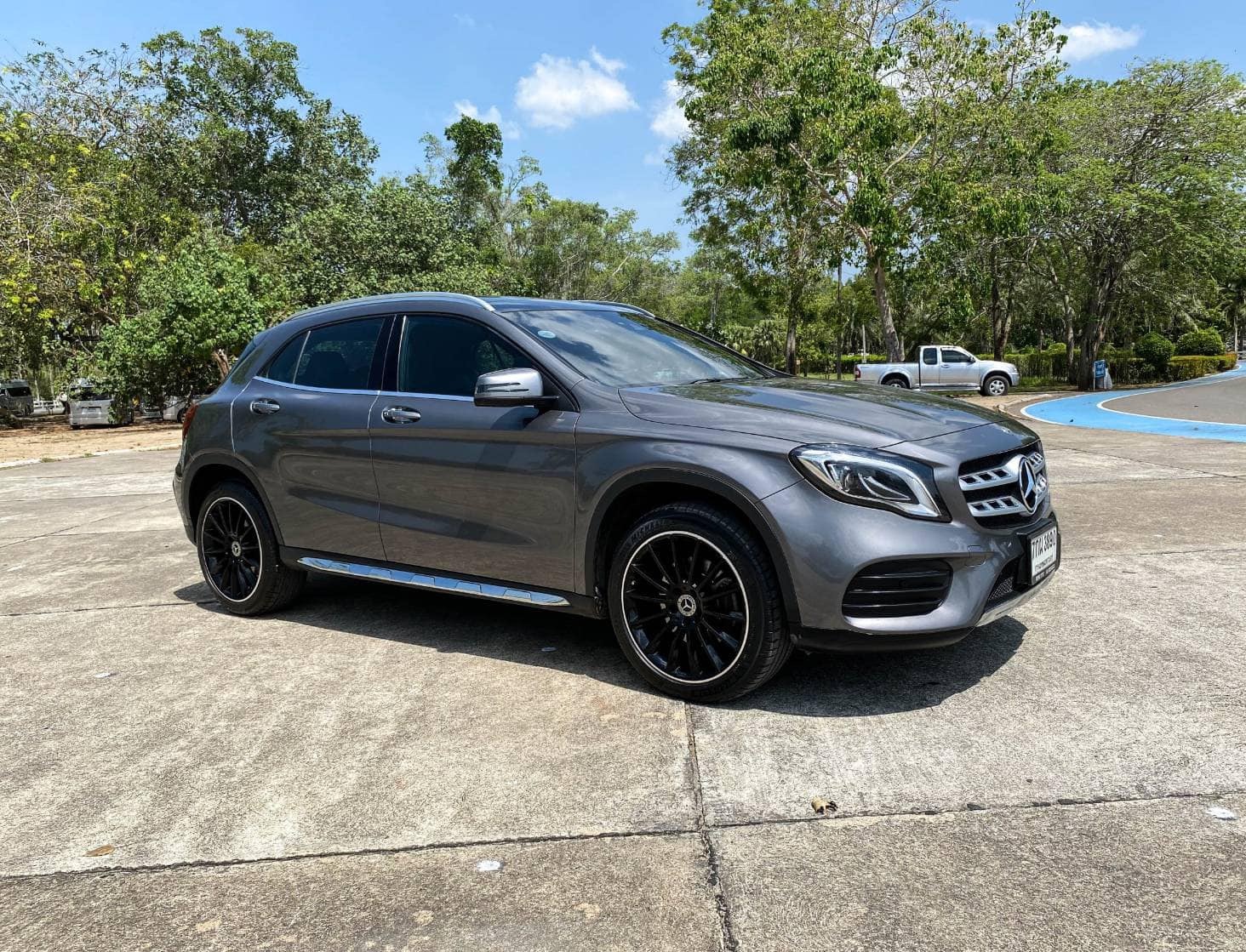 Mercedes-Benz GLA-Class X156 GLA250 ปี 2017 สีเทา (รูปที่ 2)