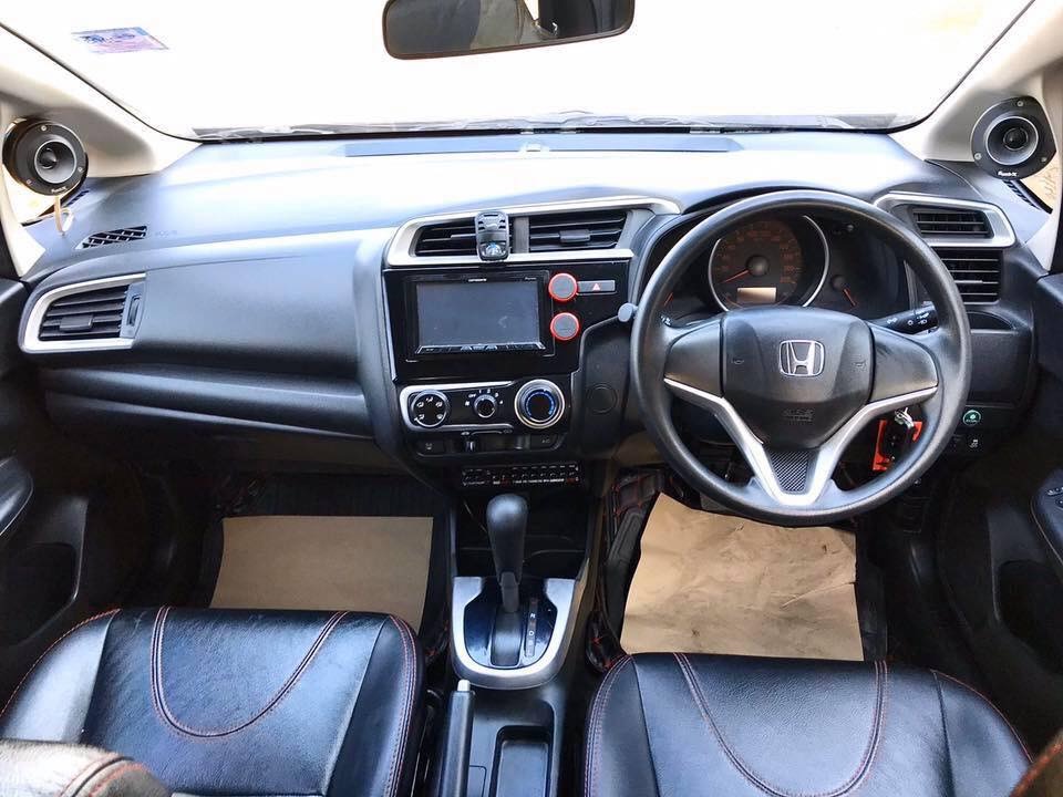 Honda Jazz GK ปี 2017 สีเทา (รูปที่ 12)