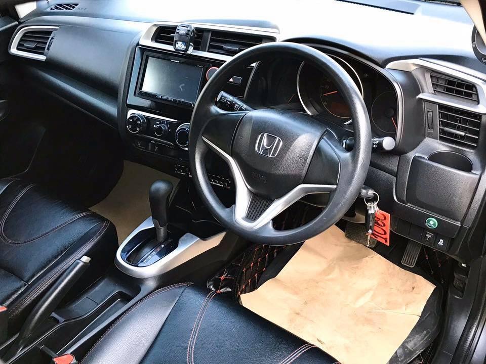 Honda Jazz GK ปี 2017 สีเทา (รูปที่ 11)