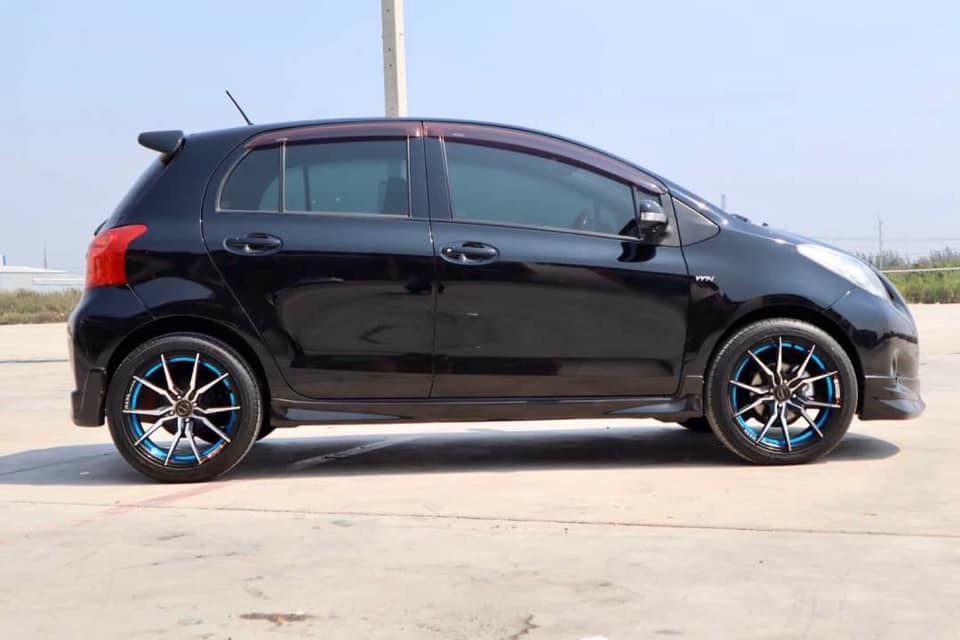 Toyota Yaris ปี 2012 สีดำ (รูปที่ 3)