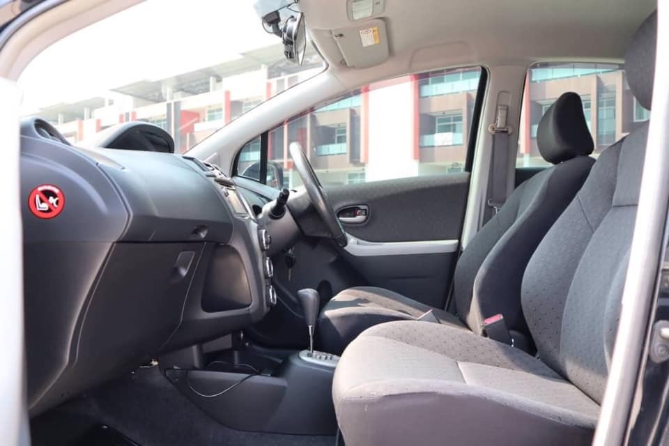Toyota Yaris ปี 2012 สีดำ (รูปที่ 10)