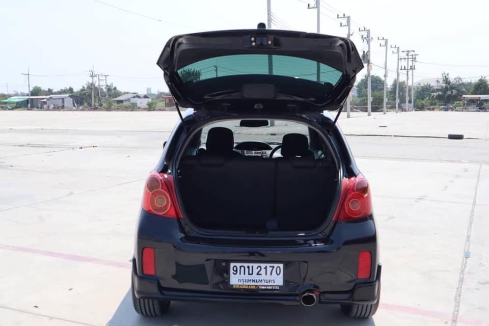 Toyota Yaris ปี 2012 สีดำ (รูปที่ 6)