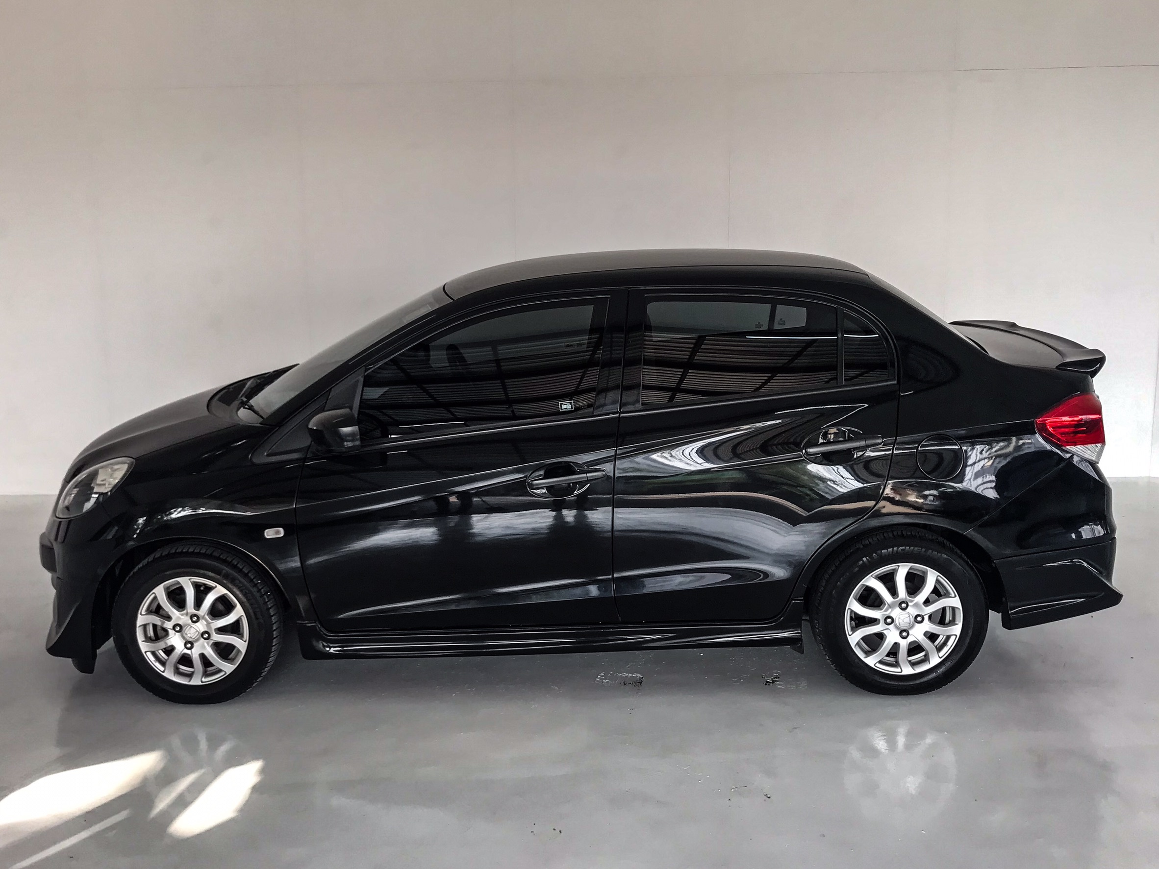 Honda Brio Amaze ปี 2013 สีดำ (รูปที่ 2)