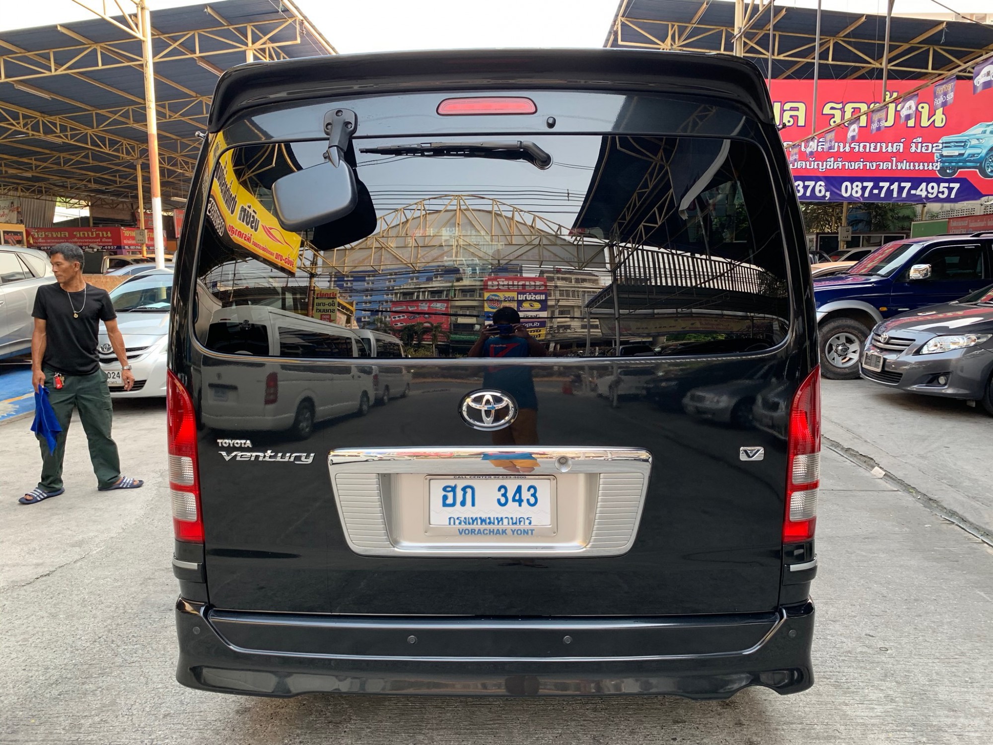 Toyota Ventury ปี 2012 สีดำ (รูปที่ 11)