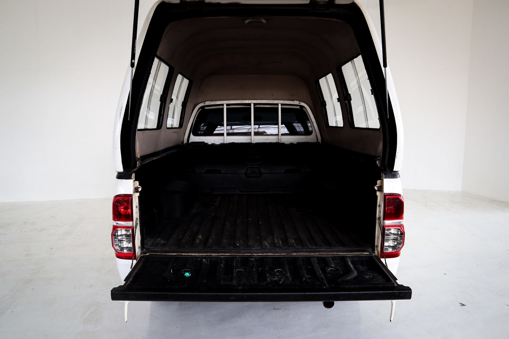 Toyota Hilux Vigo ตอนเดียว ปี 2011 สีขาว (รูปที่ 5)