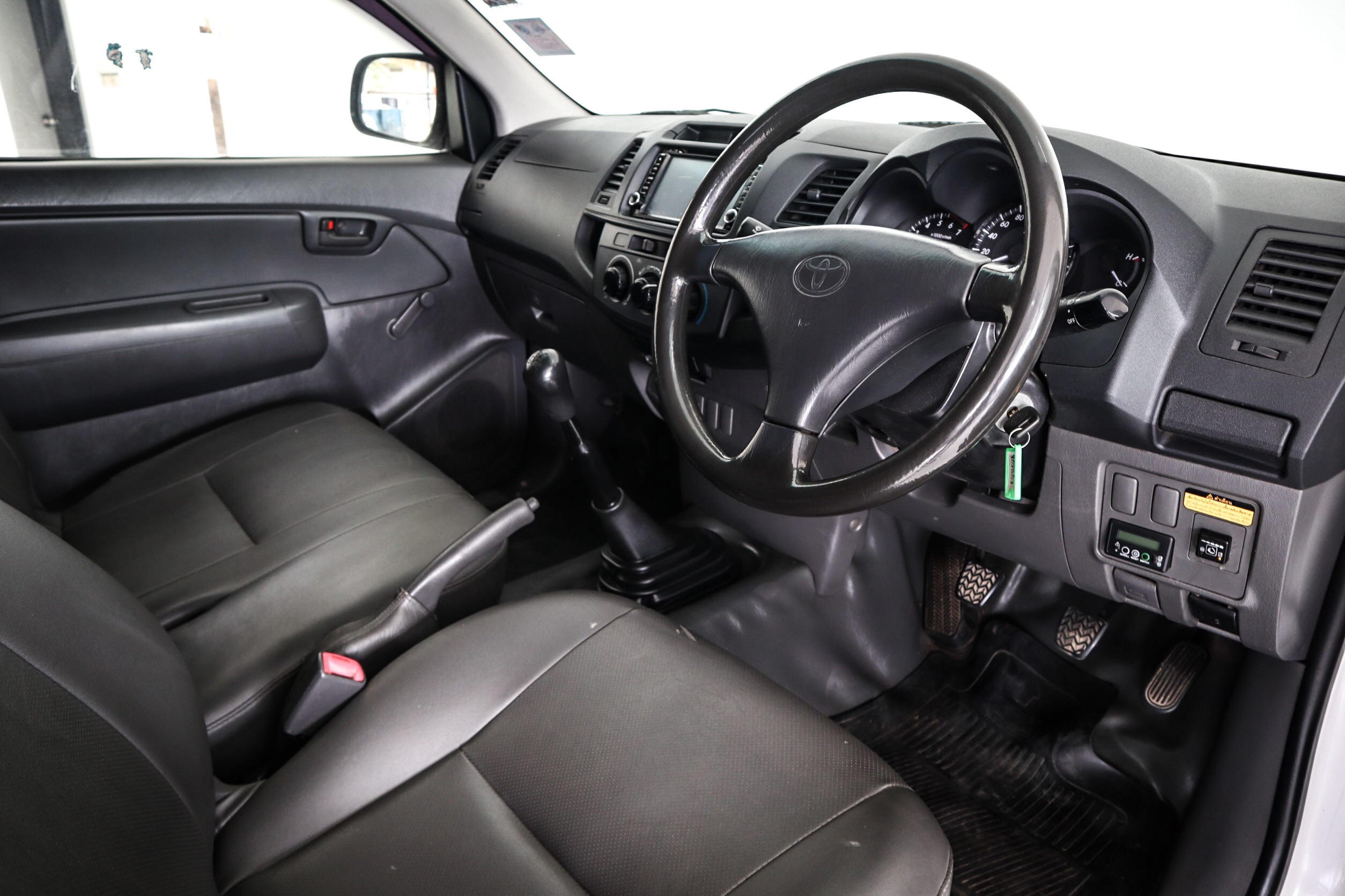 Toyota Hilux Vigo ตอนเดียว ปี 2011 สีขาว (รูปที่ 11)