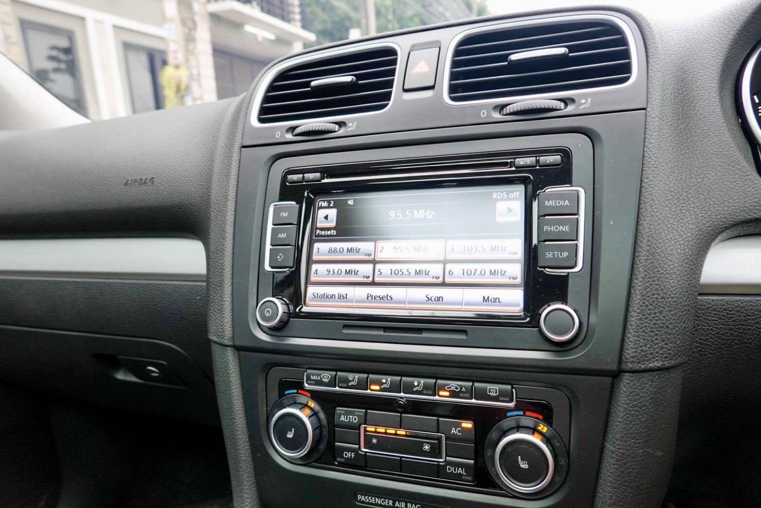 Volkswagen Golf MK6 ปี 2012 สีเทา (รูปที่ 11)