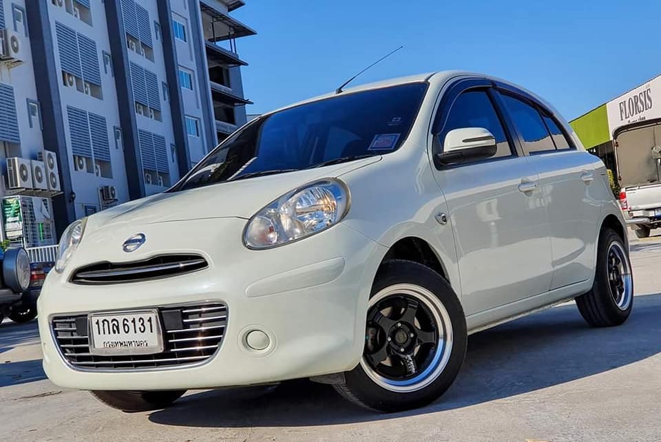 Nissan March ปี 2013 สีขาว