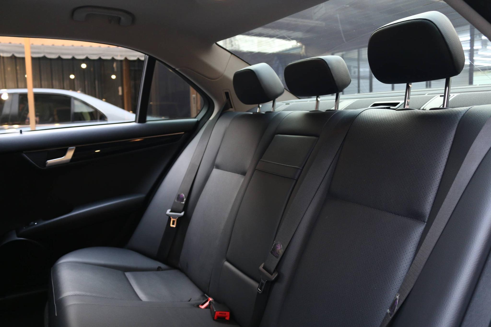 Mercedes-Benz C-Class W204 C200 ปี 2012 สีเงิน (รูปที่ 17)