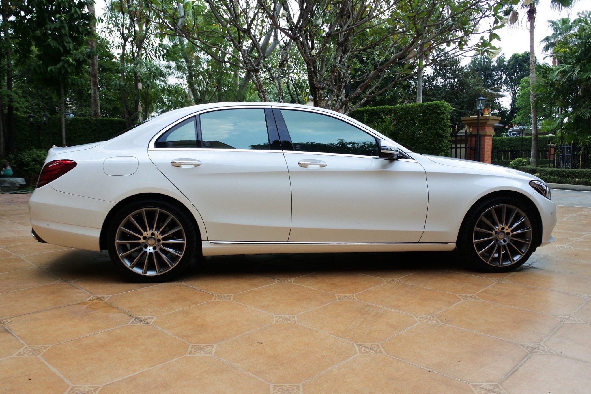 Mercedes-Benz C-Class W205 C350 ปี 2016 สีขาว