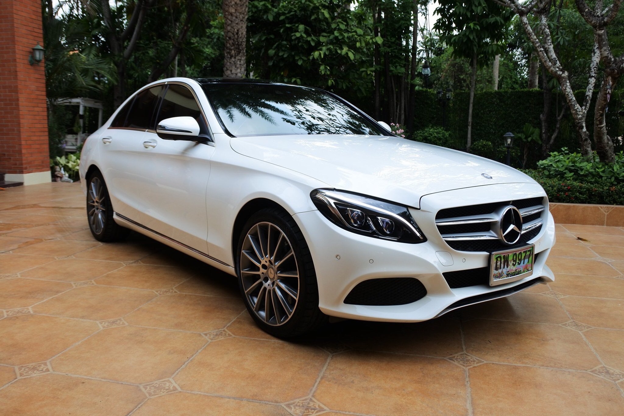 Mercedes-Benz C-Class W205 C350 ปี 2016 สีขาว