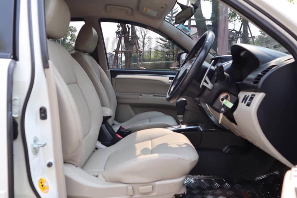 Mitsubishi Pajero Sport ปี 2012 สีขาว (รูปที่ 9)