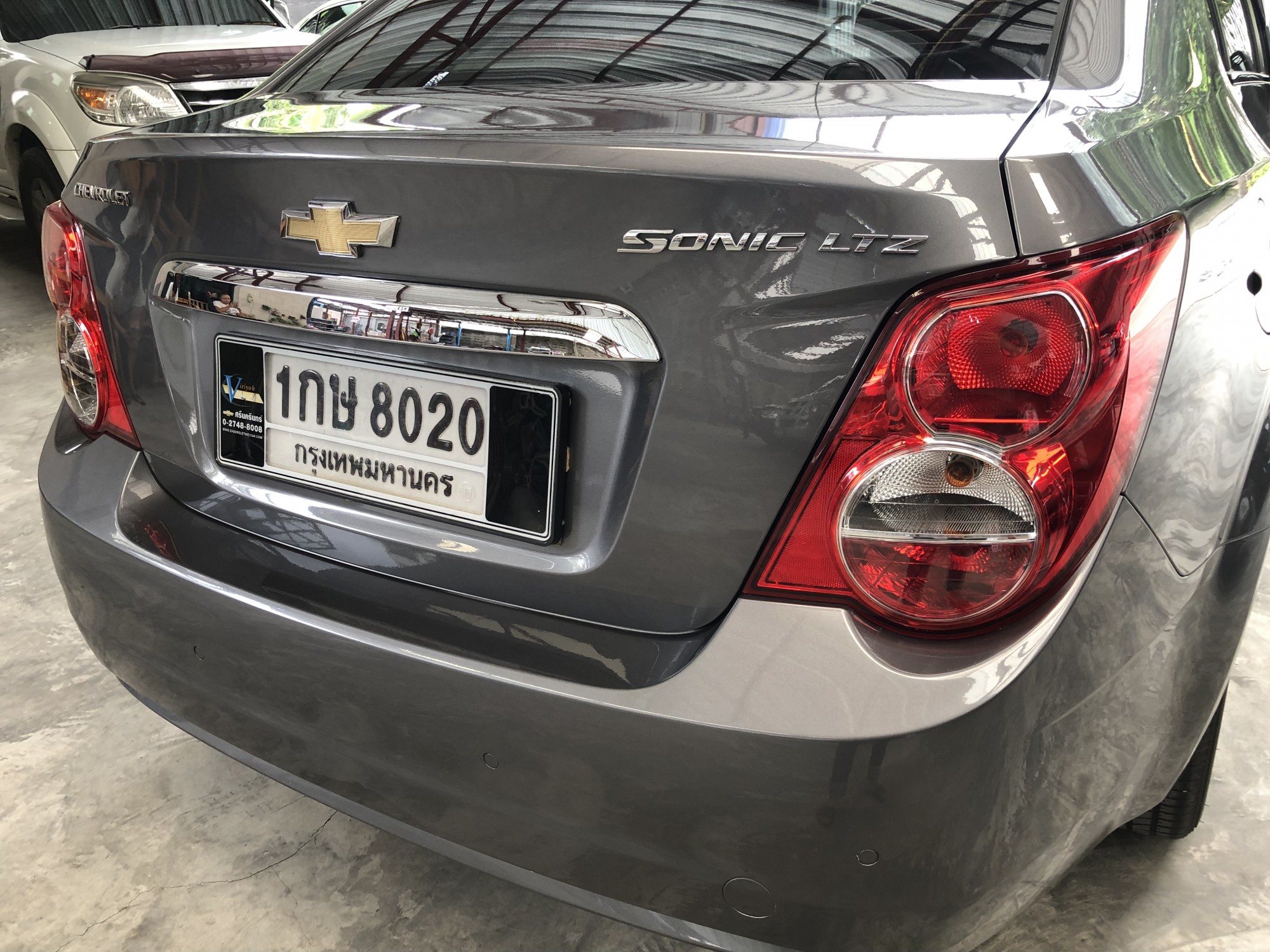 Chevrolet Sonic ปี 2013 สีเทา (รูปที่ 3)