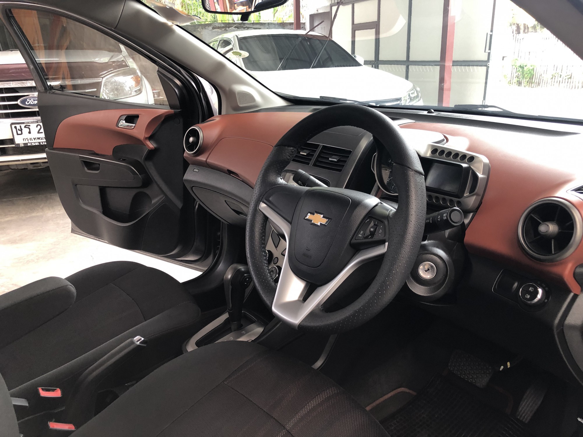 Chevrolet Sonic ปี 2013 สีเทา (รูปที่ 7)