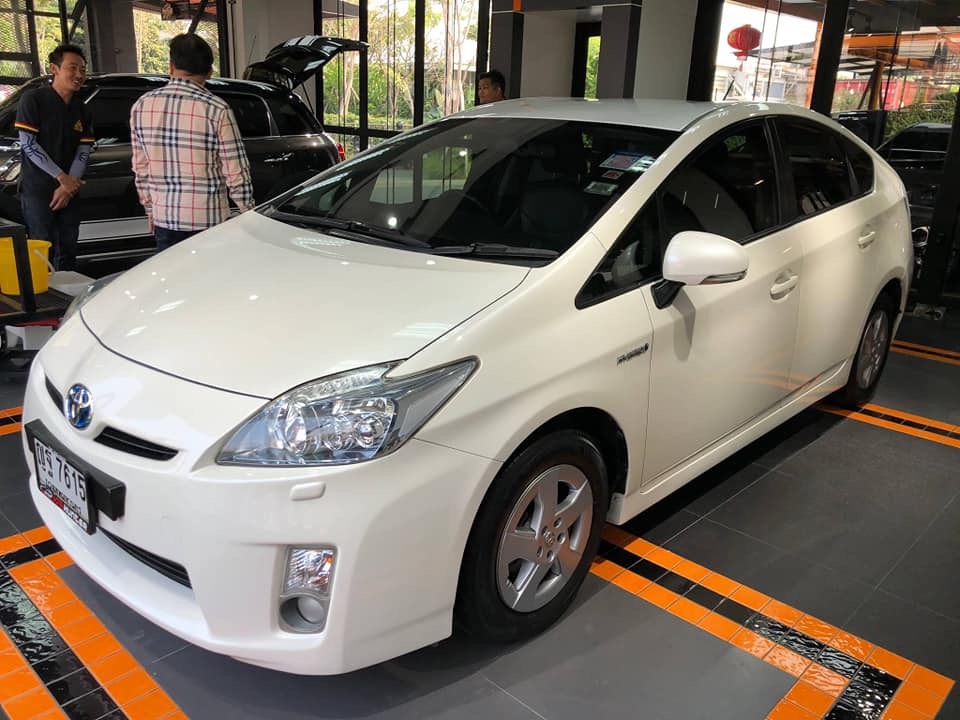 Toyota Prius ปี 2011 สีขาว