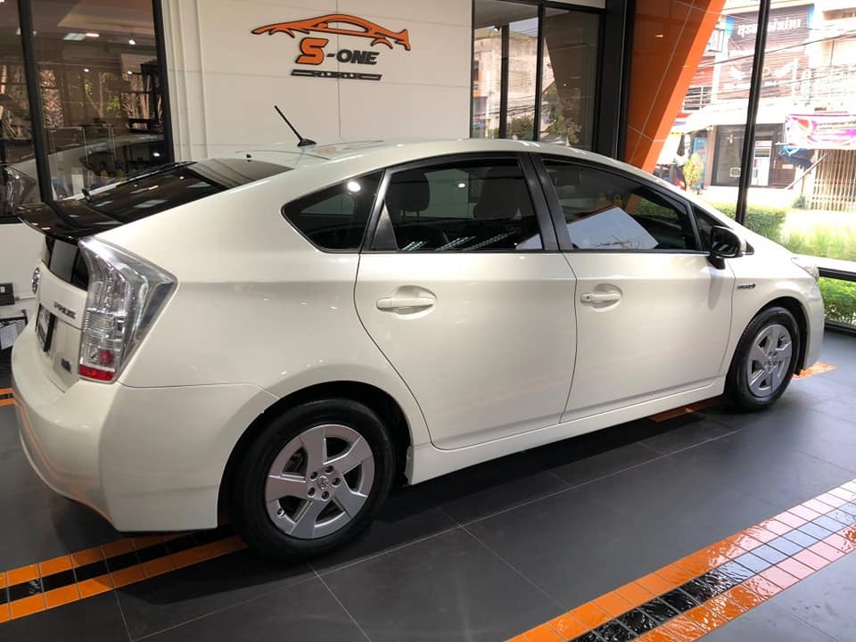 Toyota Prius ปี 2011 สีขาว