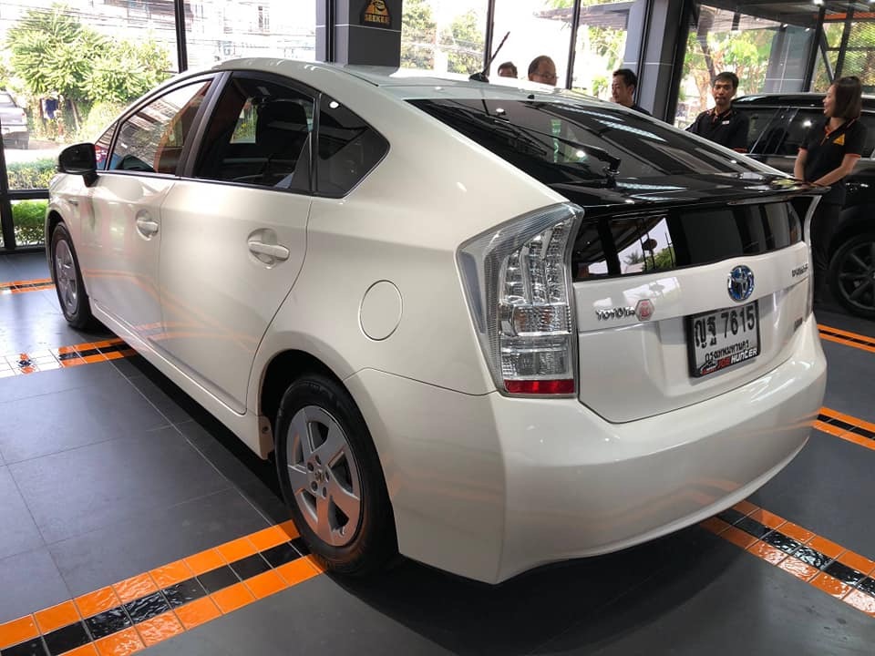 Toyota Prius ปี 2011 สีขาว (รูปที่ 4)