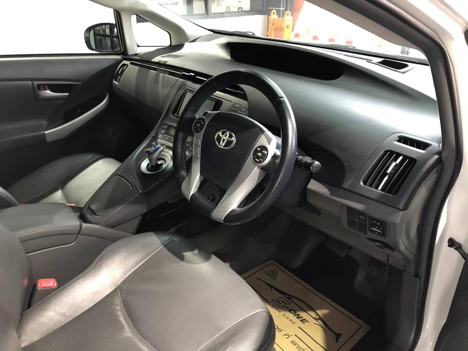Toyota Prius ปี 2011 สีขาว (รูปที่ 11)