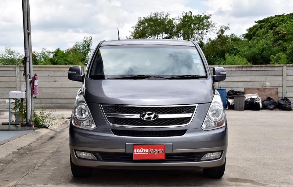 Hyundai H-1 ปี 2010 สีเทา