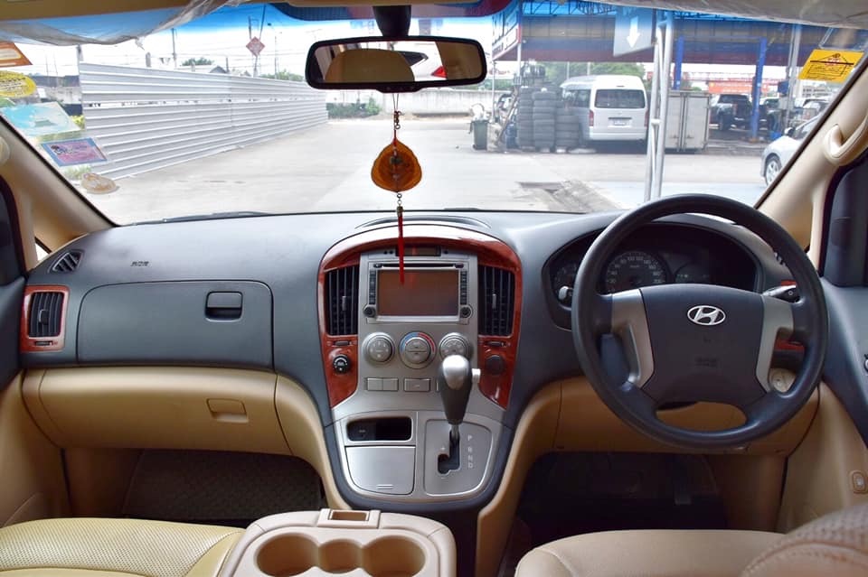 Hyundai H-1 ปี 2010 สีเทา (รูปที่ 8)