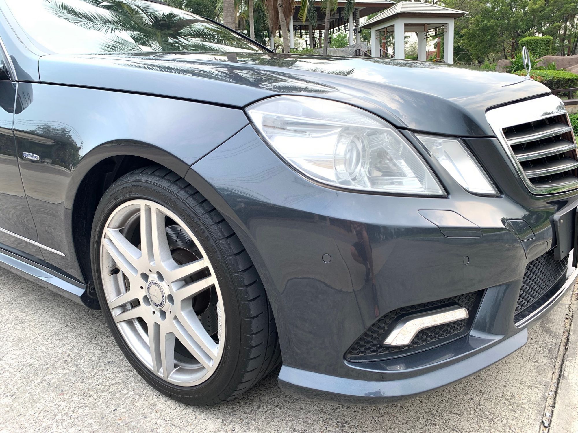 Mercedes-Benz E-Class W212 E220 ปี 2011 สีเทา (รูปที่ 2)