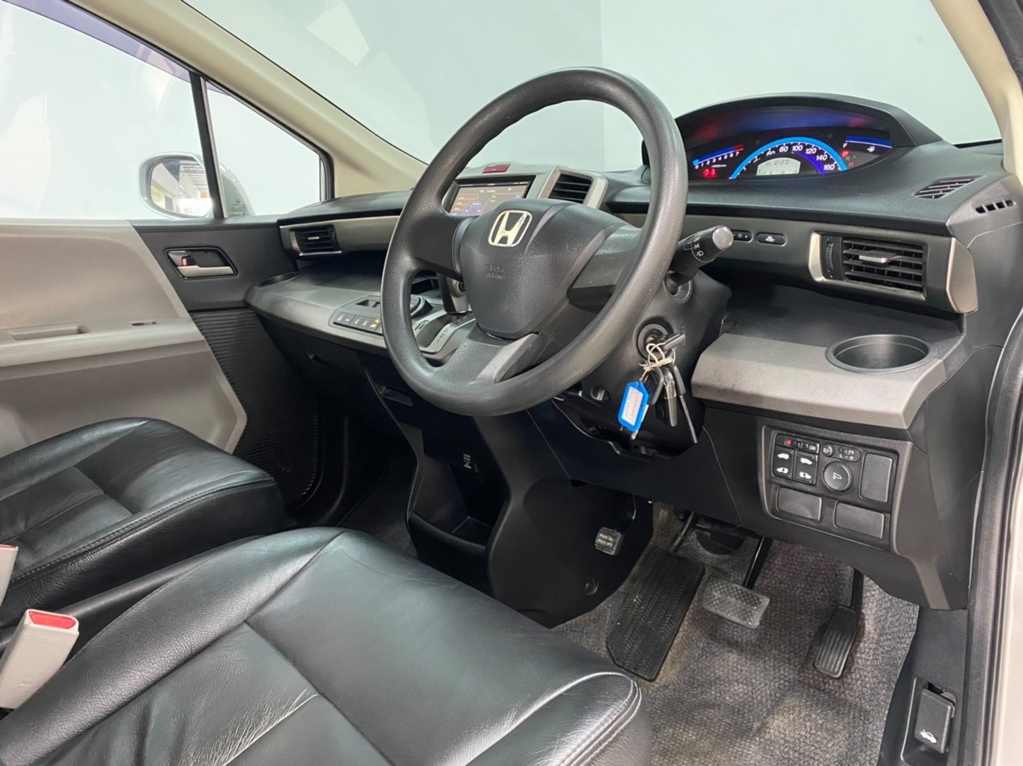 Honda Freed ปี 2011 สีเงิน (รูปที่ 12)
