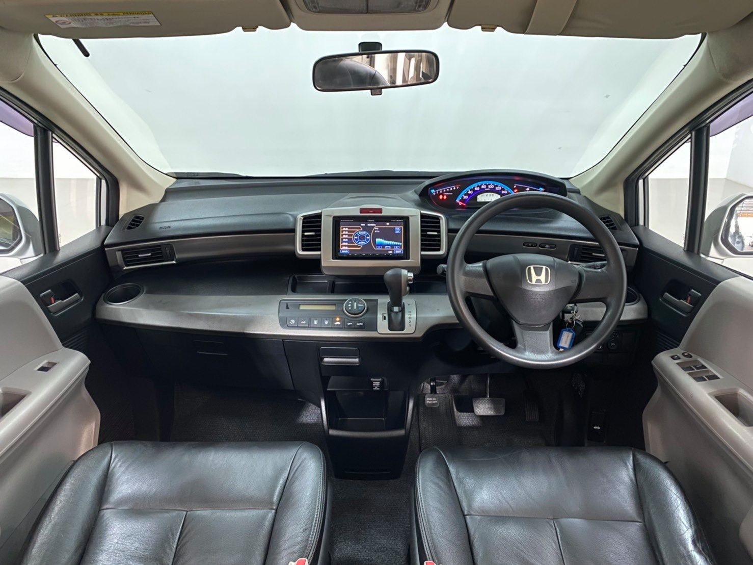 Honda Freed ปี 2011 สีเงิน (รูปที่ 8)