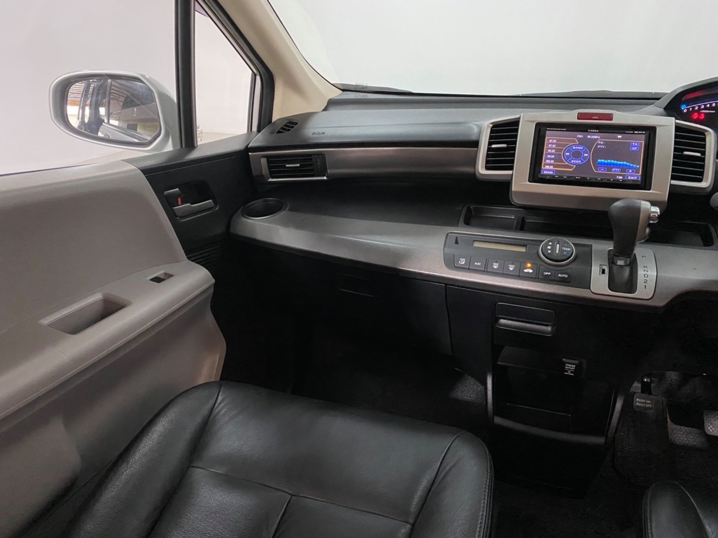 Honda Freed ปี 2011 สีเงิน (รูปที่ 10)