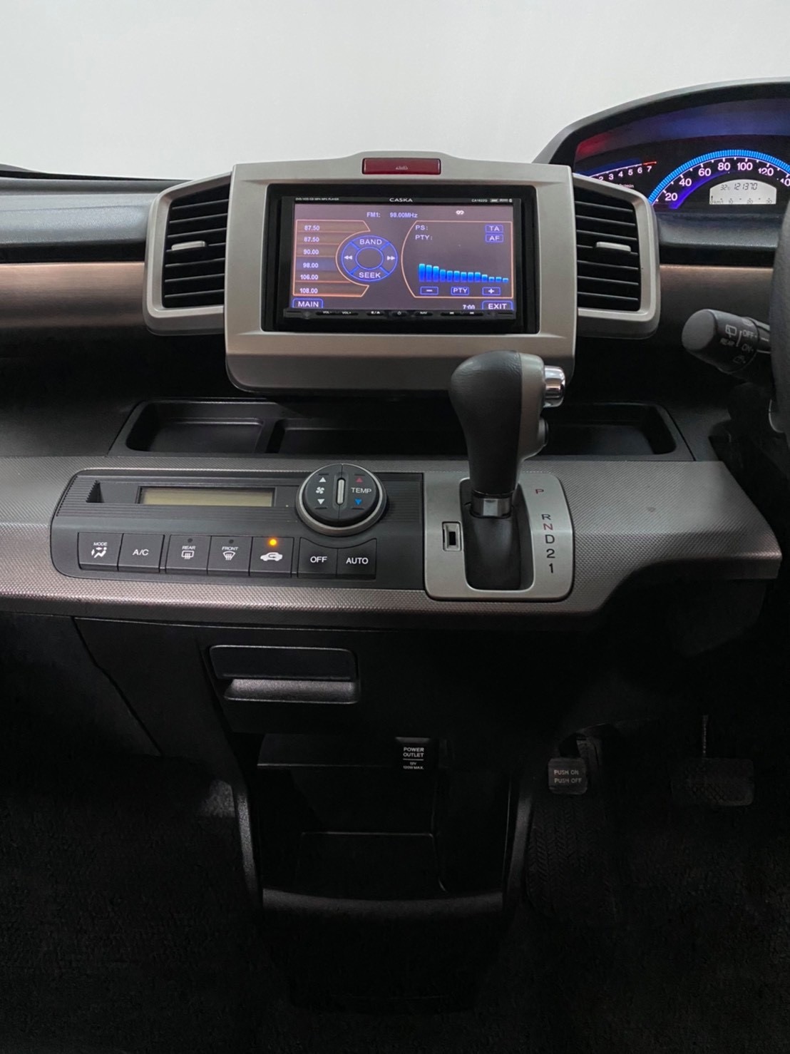 Honda Freed ปี 2011 สีเงิน (รูปที่ 11)