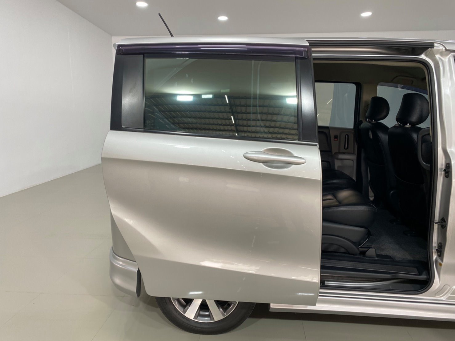 Honda Freed ปี 2011 สีเงิน (รูปที่ 16)