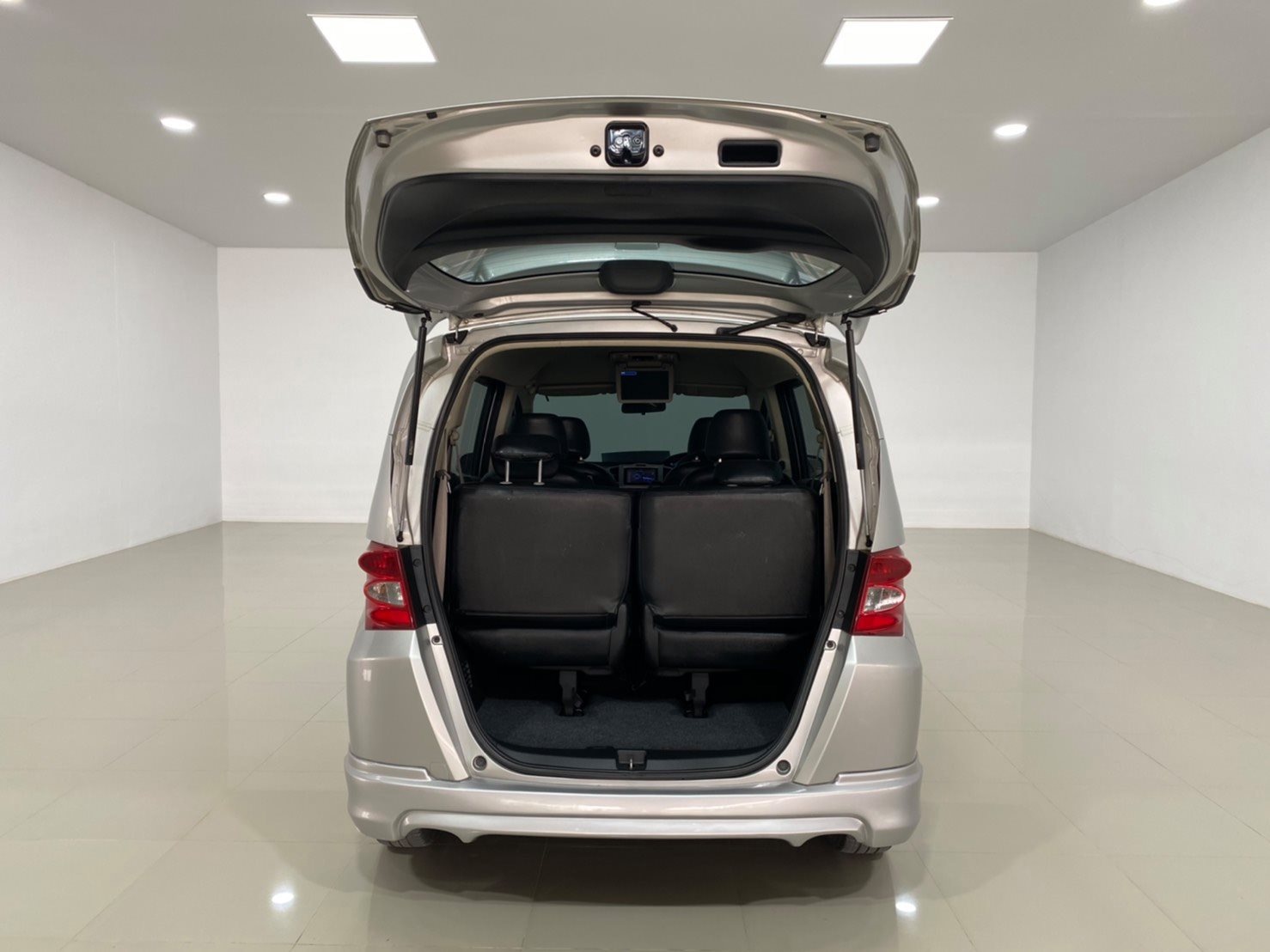 Honda Freed ปี 2011 สีเงิน (รูปที่ 19)