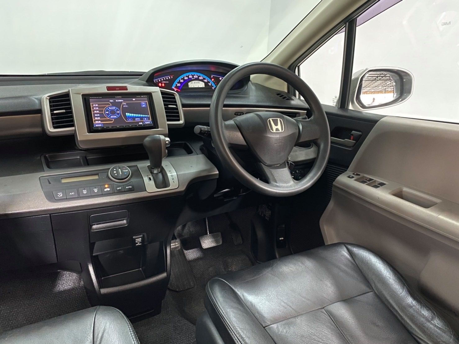 Honda Freed ปี 2011 สีเงิน (รูปที่ 9)