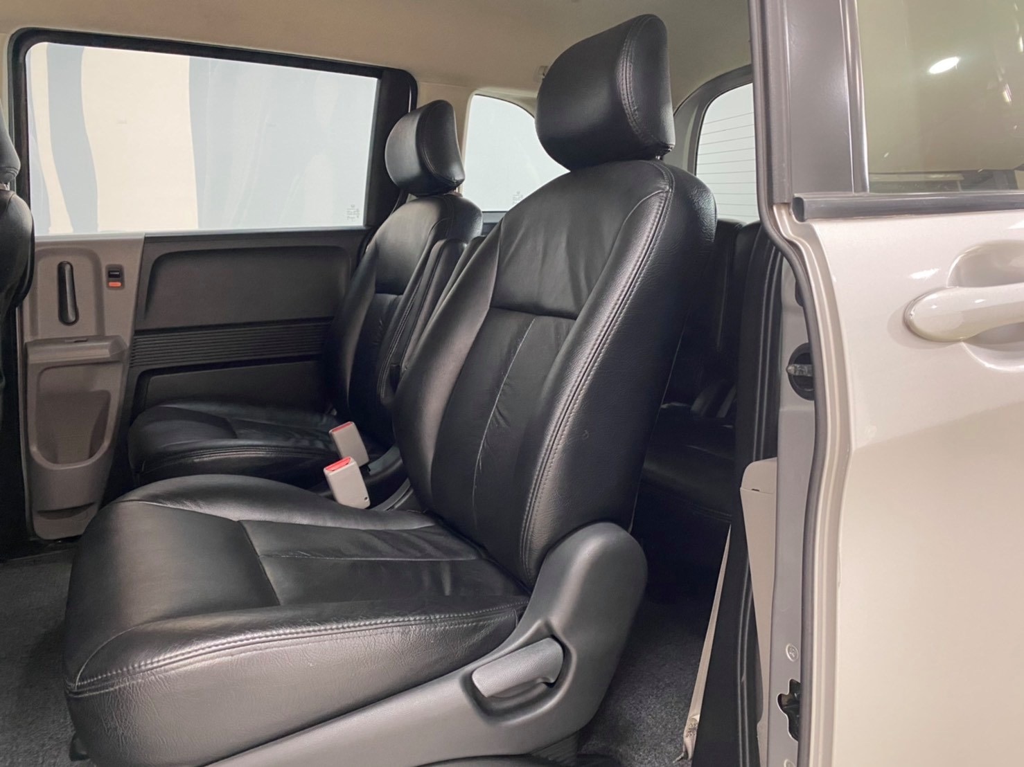 Honda Freed ปี 2011 สีเงิน (รูปที่ 18)