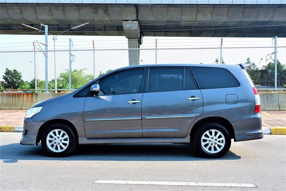 Toyota Innova ปี 2013 สีเทา (รูปที่ 4)