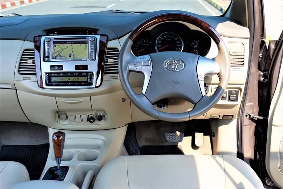 Toyota Innova ปี 2013 สีเทา (รูปที่ 9)