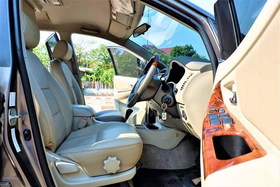 Toyota Innova ปี 2013 สีเทา (รูปที่ 6)
