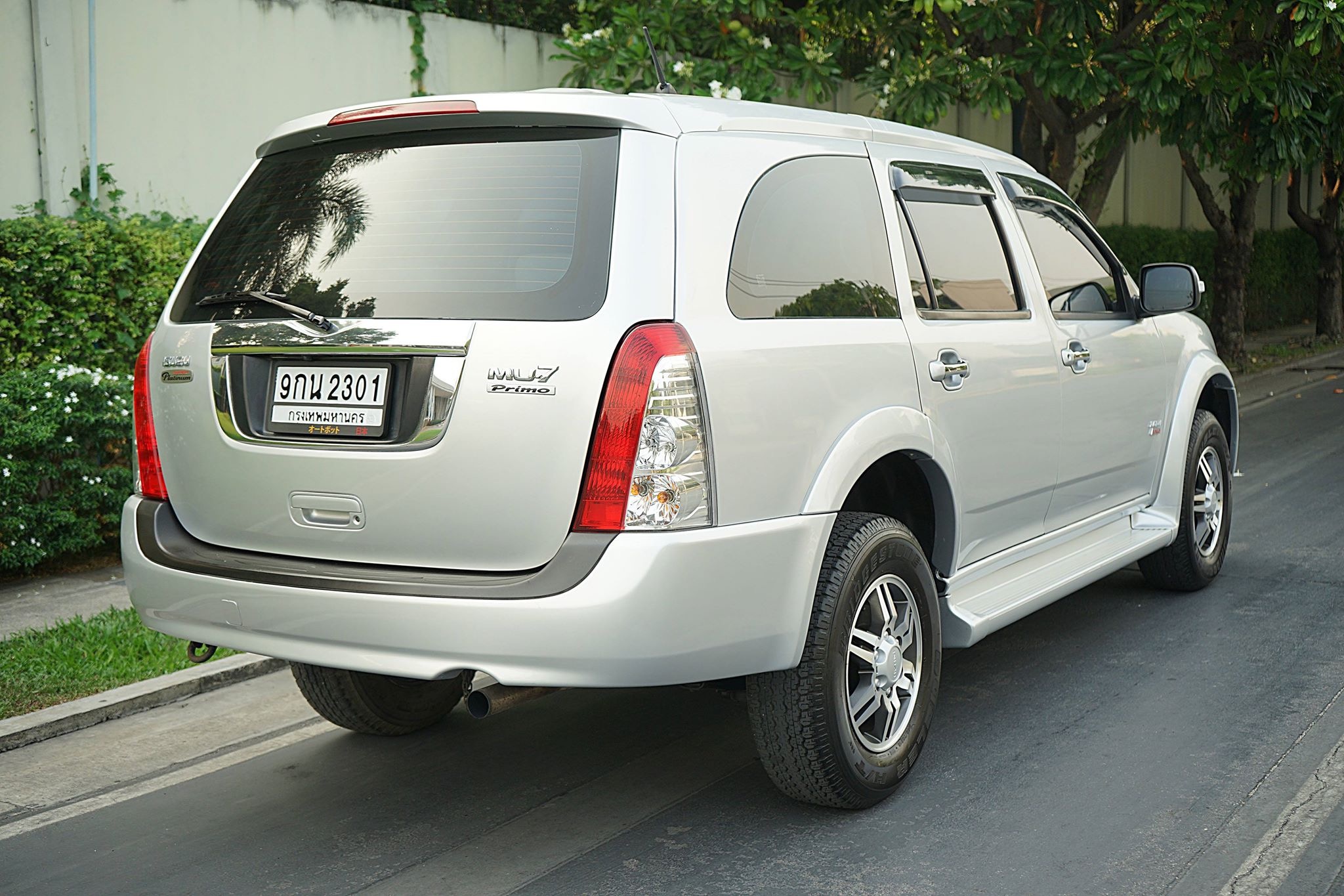 Isuzu MU-7 ปี 2010 สีเงิน (รูปที่ 10)